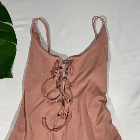 NWT TAVIK [ Medium ] Monahan Lace Up One Piece Swimsuit in‎ Rose Dawn